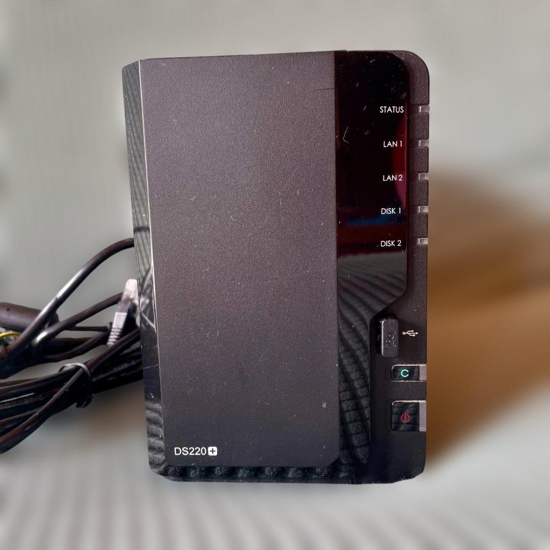 Synology NASキット 2ベイ DS220+ 【動作確認・初期化済】