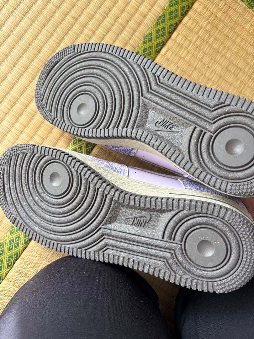 NIKE スニーカー　AIR FORCE 1ヘビ柄　 HF2898-500 薄紫