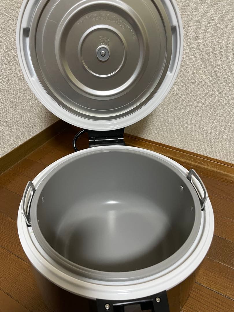 新品同様＊業務用タイガー炊飯ジャー・保温ジャー