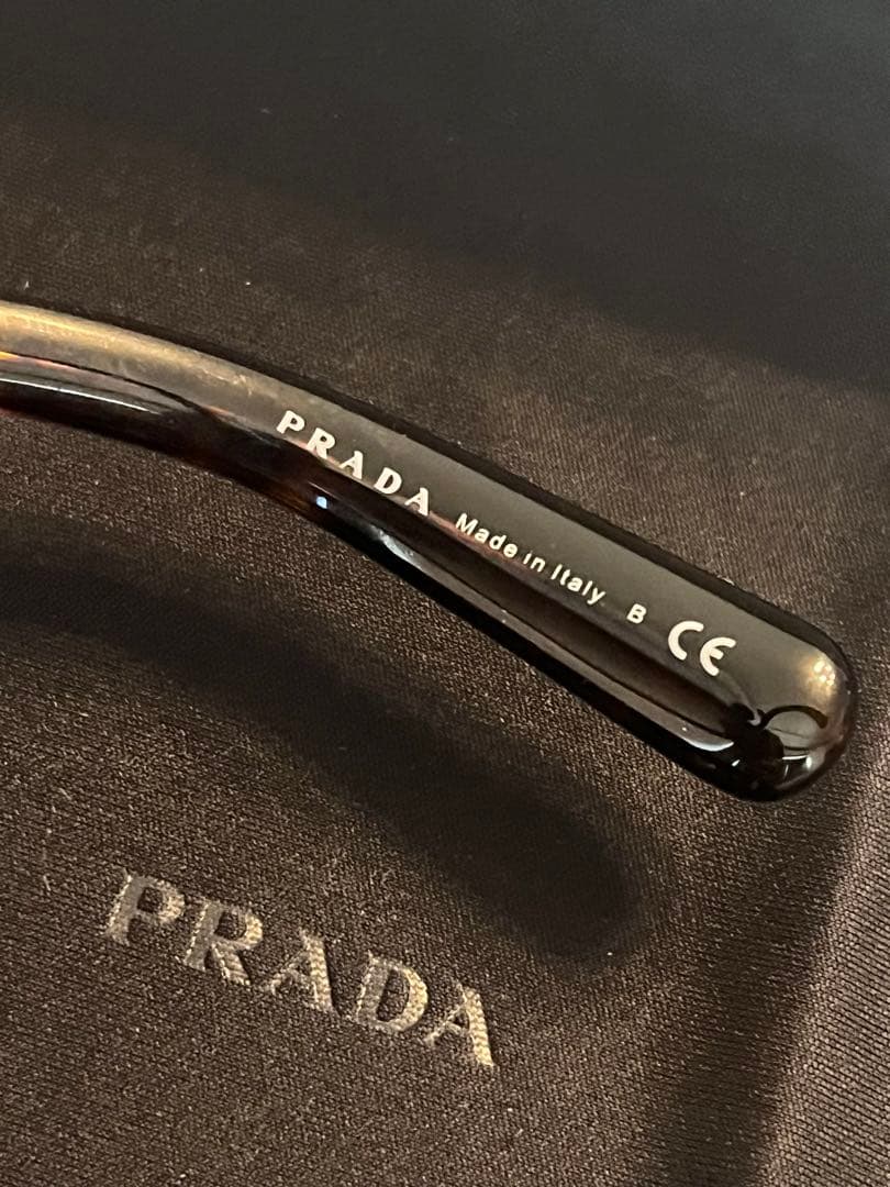 PRADA サングラス　ミニマルバロック