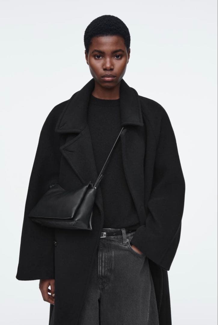 【完売品】COS TOMEミニクロスボディ　レザーブラック