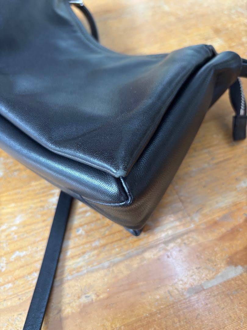 【完売品】COS TOMEミニクロスボディ　レザーブラック