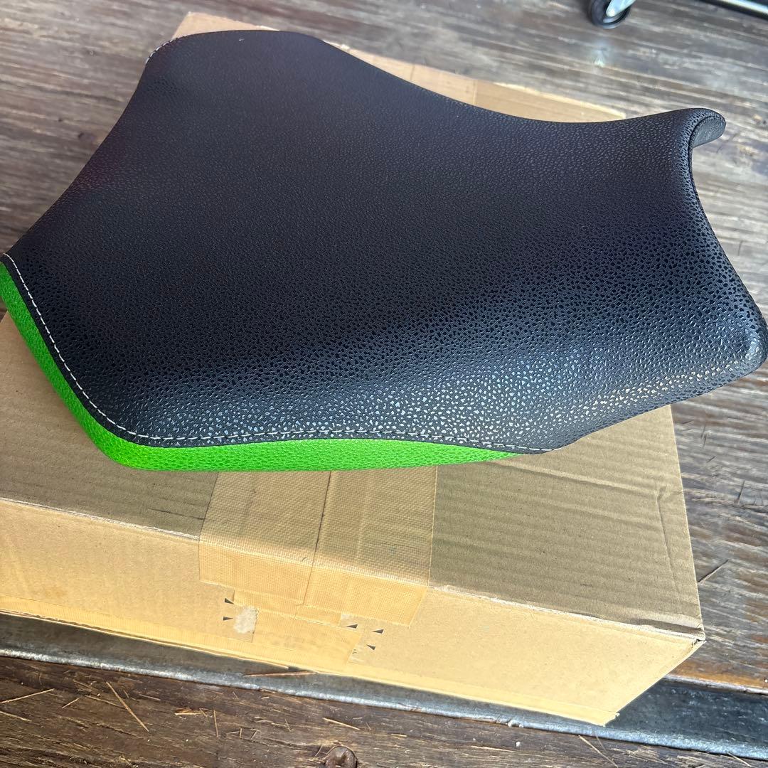 ZH2 純正 シート