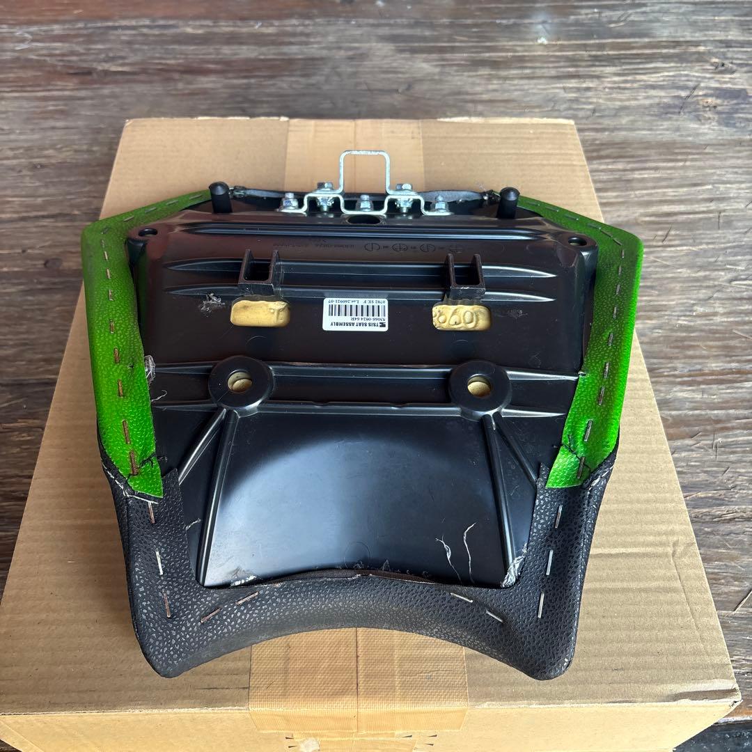 ZH2 純正 シート