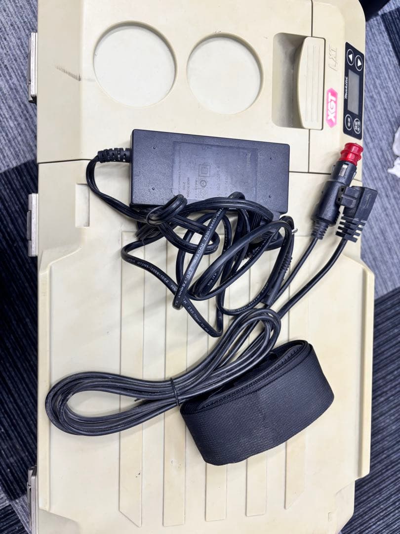 ま*す様 マキタ 充電式保冷温庫 CW180D 18V容量20L