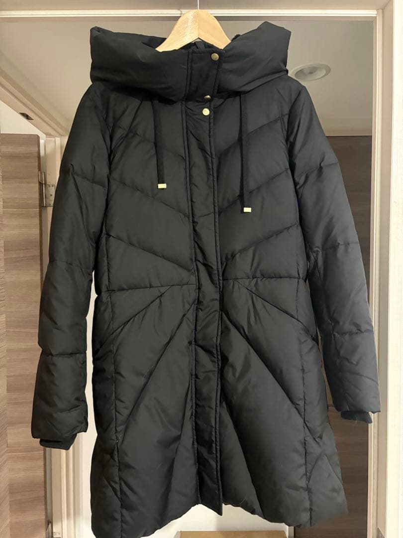 本日だけ値下げ！　 COLE HAAN フード付き ブラックダウンジャケット