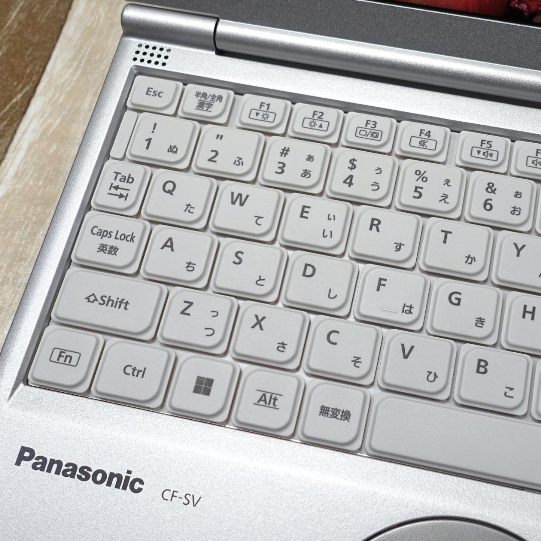 高年式で美品の軽量モバイル✨１１世代コアｉ５に超高速新品ＳＳＤ１Ｔ＆１６Ｇメモリ