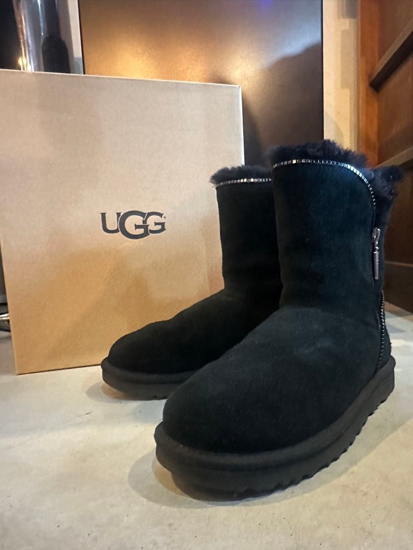 ぴ*ぴ様 UGG★美品★サイドジップ★24cm★アグ★フローレンス★スウェード
