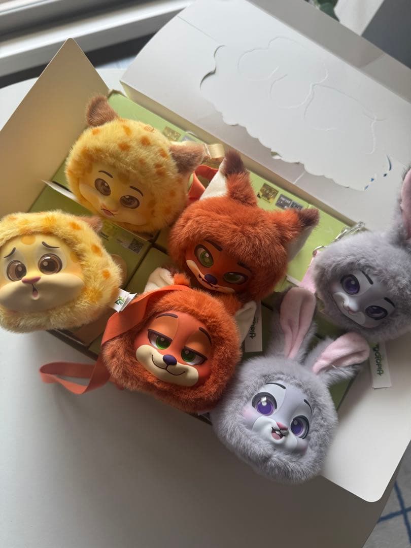 【未使用】toptoy　ズートピア　ぬいぐるみチャーム　スマホショルダー　ケース