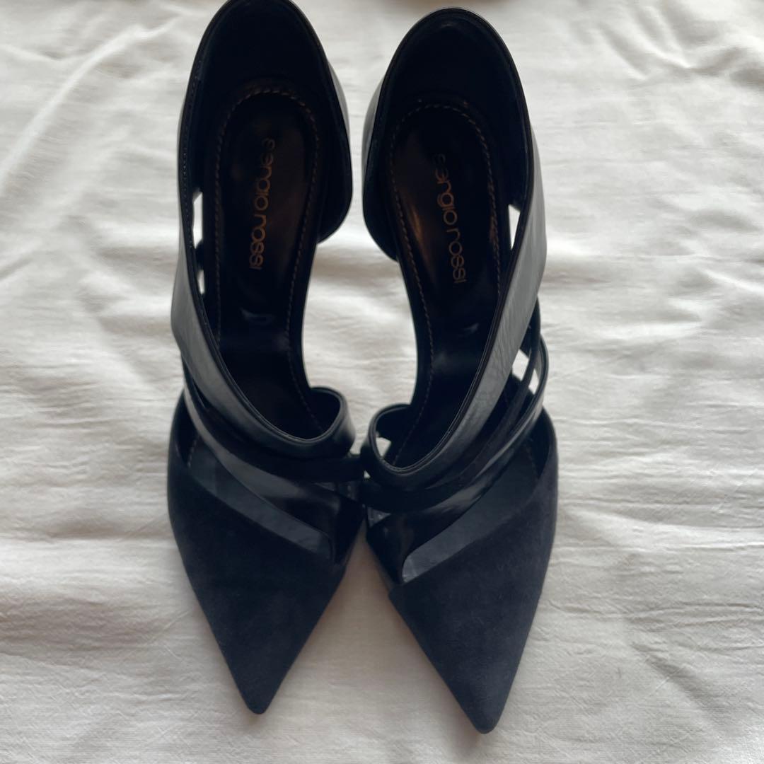 セルジオロッシ　ブラックポインテッドトゥ　ハイヒール　黒　エレガント　ブラック