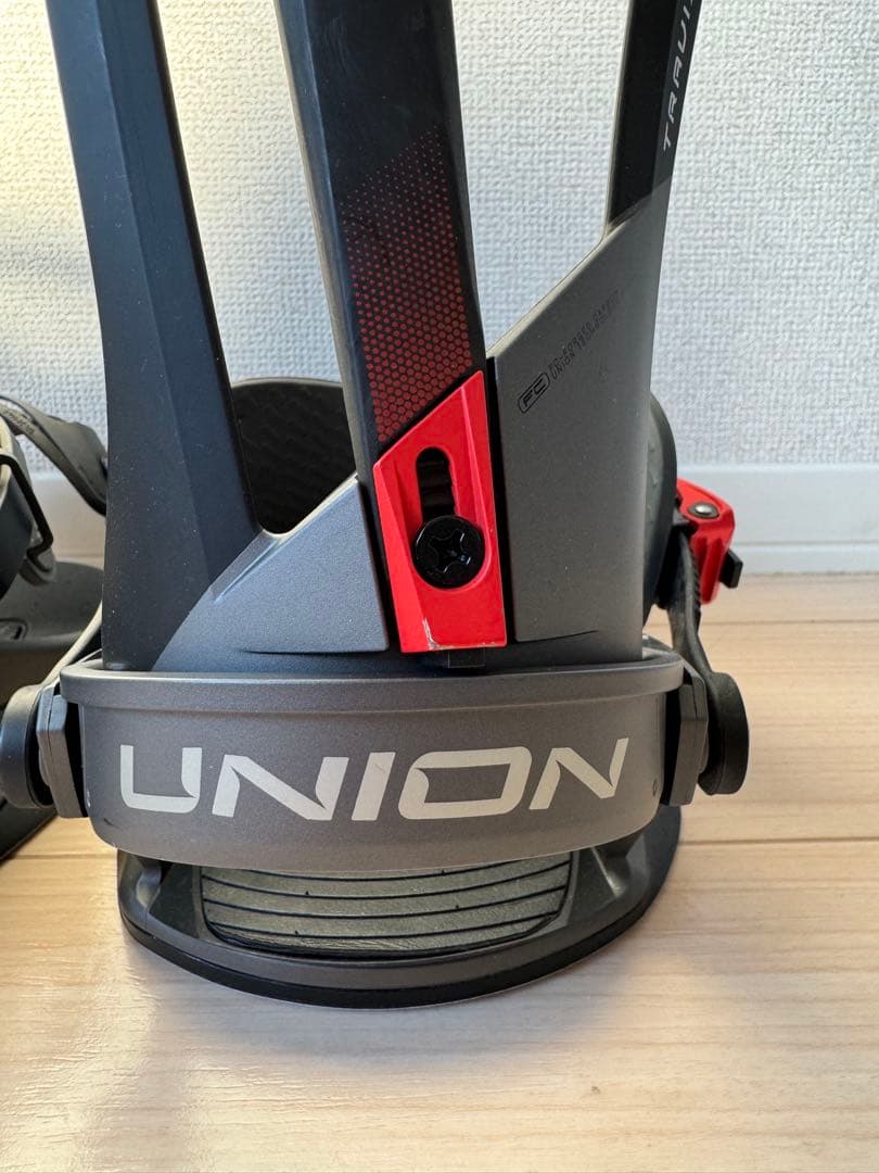 UNION スノーボード ビンディング ブラック/レッド FALCOR