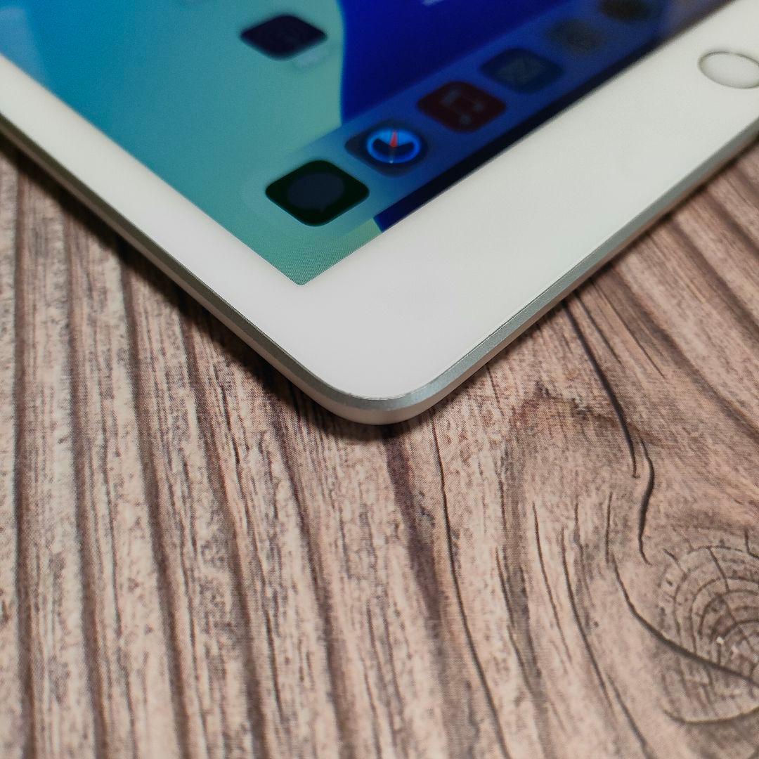 iPad 第7世代 32GB SIMフリー シルバー 美品