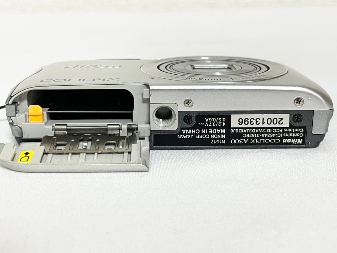 【ジャンク・動作品】　Nikon COOLPIX A300 シルバー　動作確認済