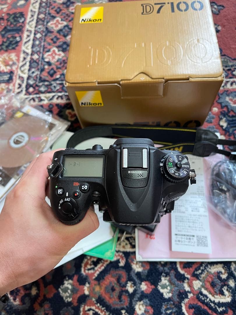 美品　 Nikon ニコンd7100 (ショット4000枚) 一眼レフ