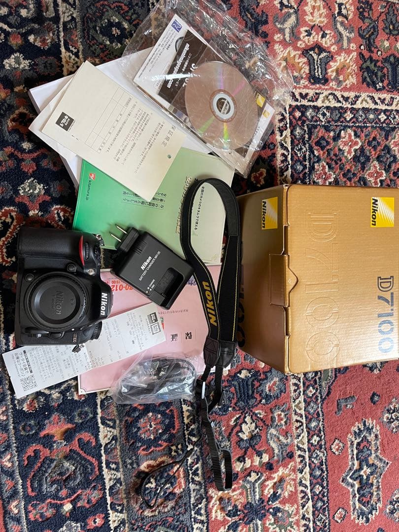 美品　 Nikon ニコンd7100 (ショット4000枚) 一眼レフ