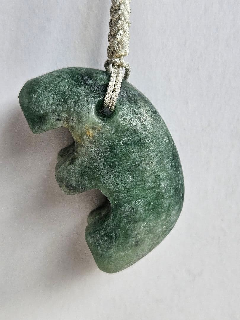 獣形　翡翠勾玉