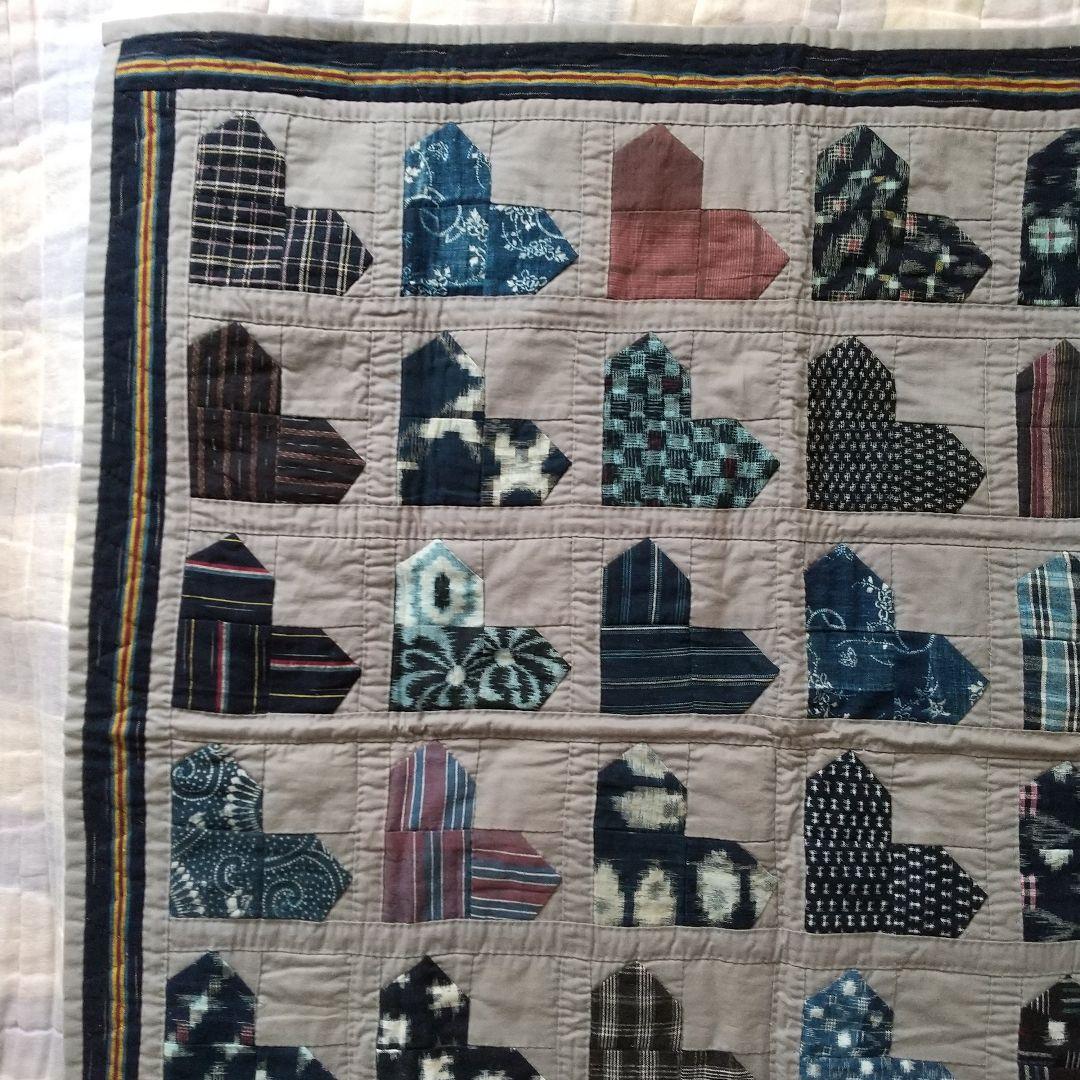 ハンドメイド　ハートモチーフ パッチワークキルトタペストリー