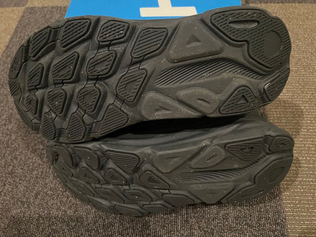 ホカオネオネ 新作 クリフトンワン9 未使用に近い極美品 定価約2.5万