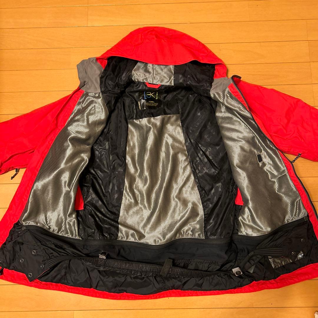 Burton ak X-small Goretex 上のみ