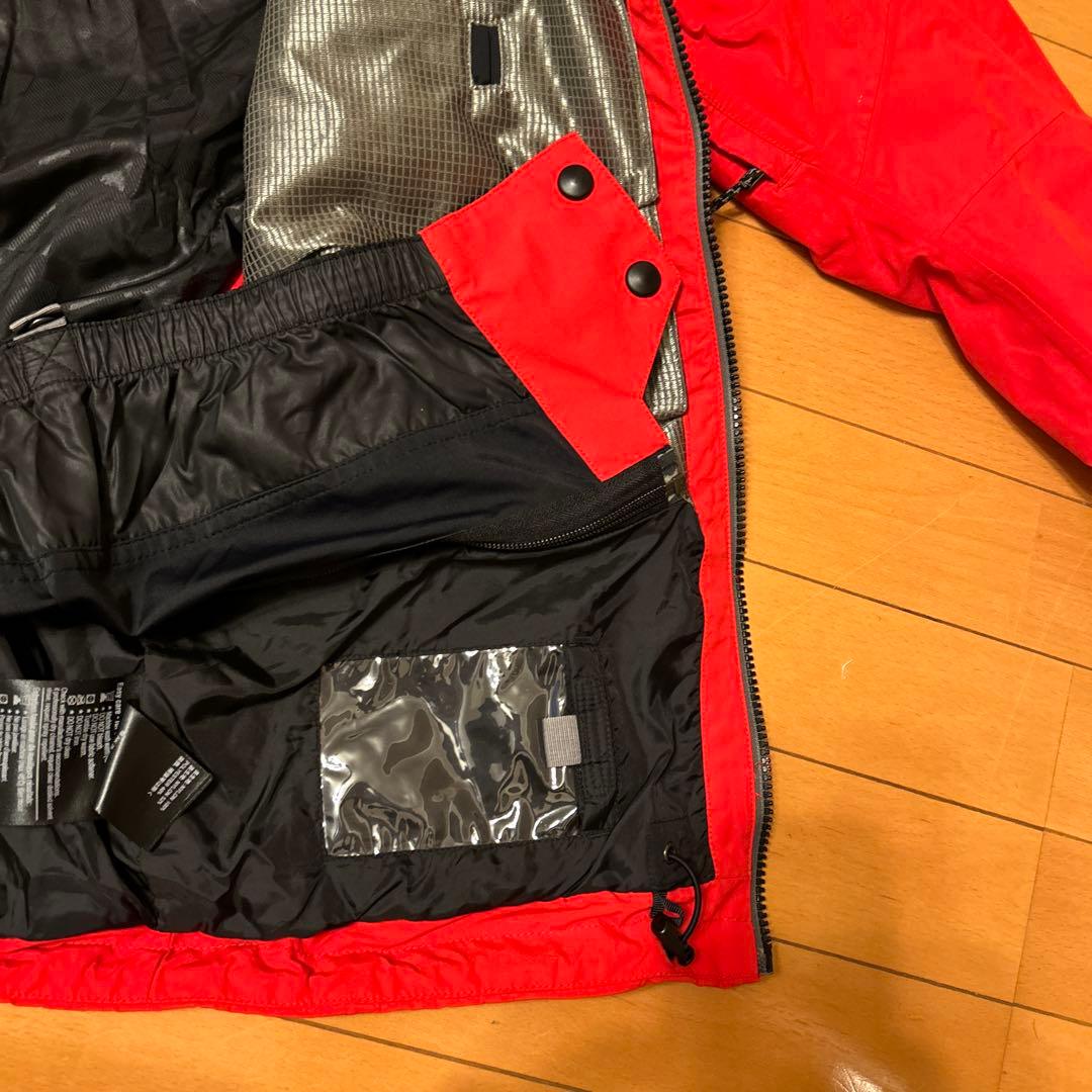 Burton ak X-small Goretex 上のみ