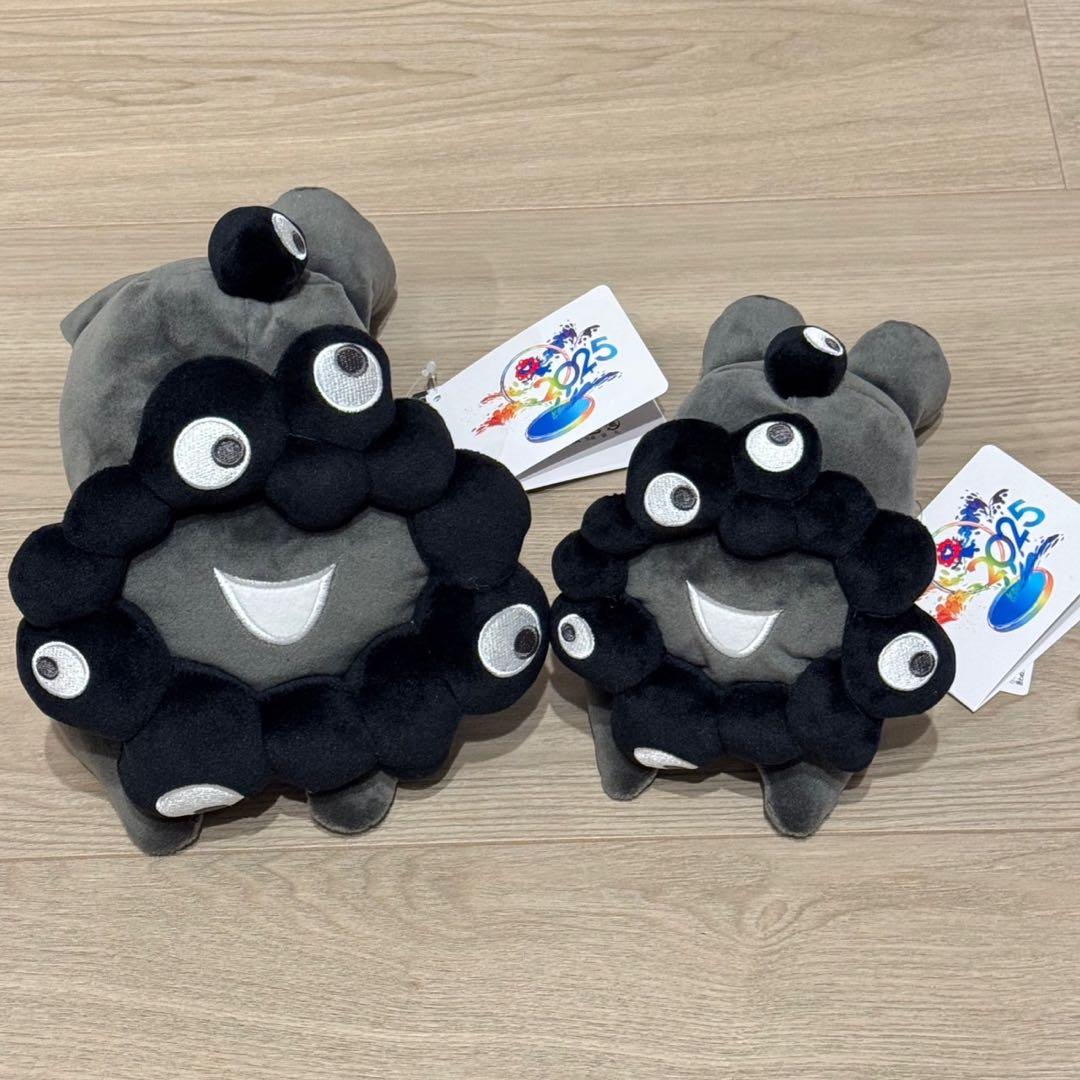 値下げ　黒ミャクミャク 這い型 寝そべり　ぬいぐるみS、Ｍサイズ2点セット