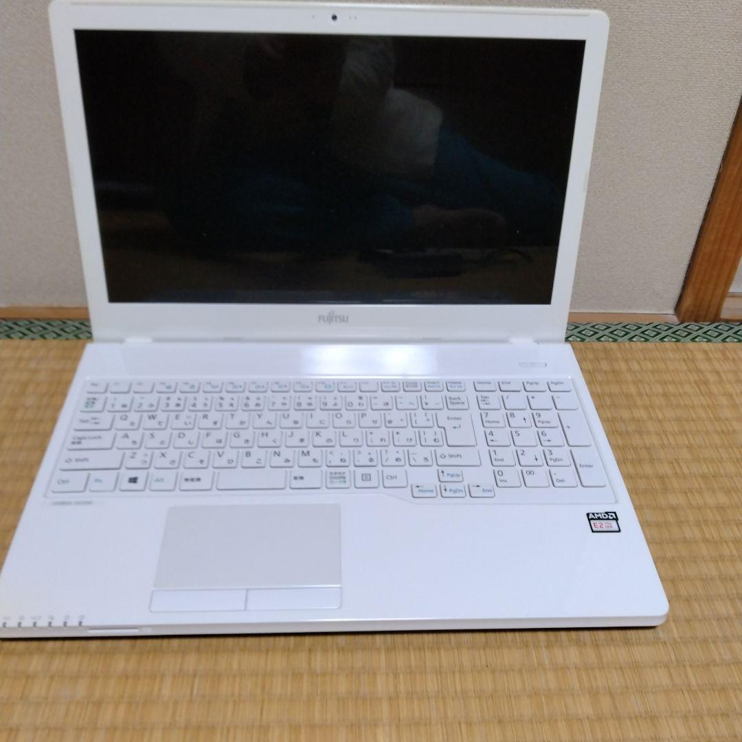 富士通　FMVA30B3W3　ノートパソコン