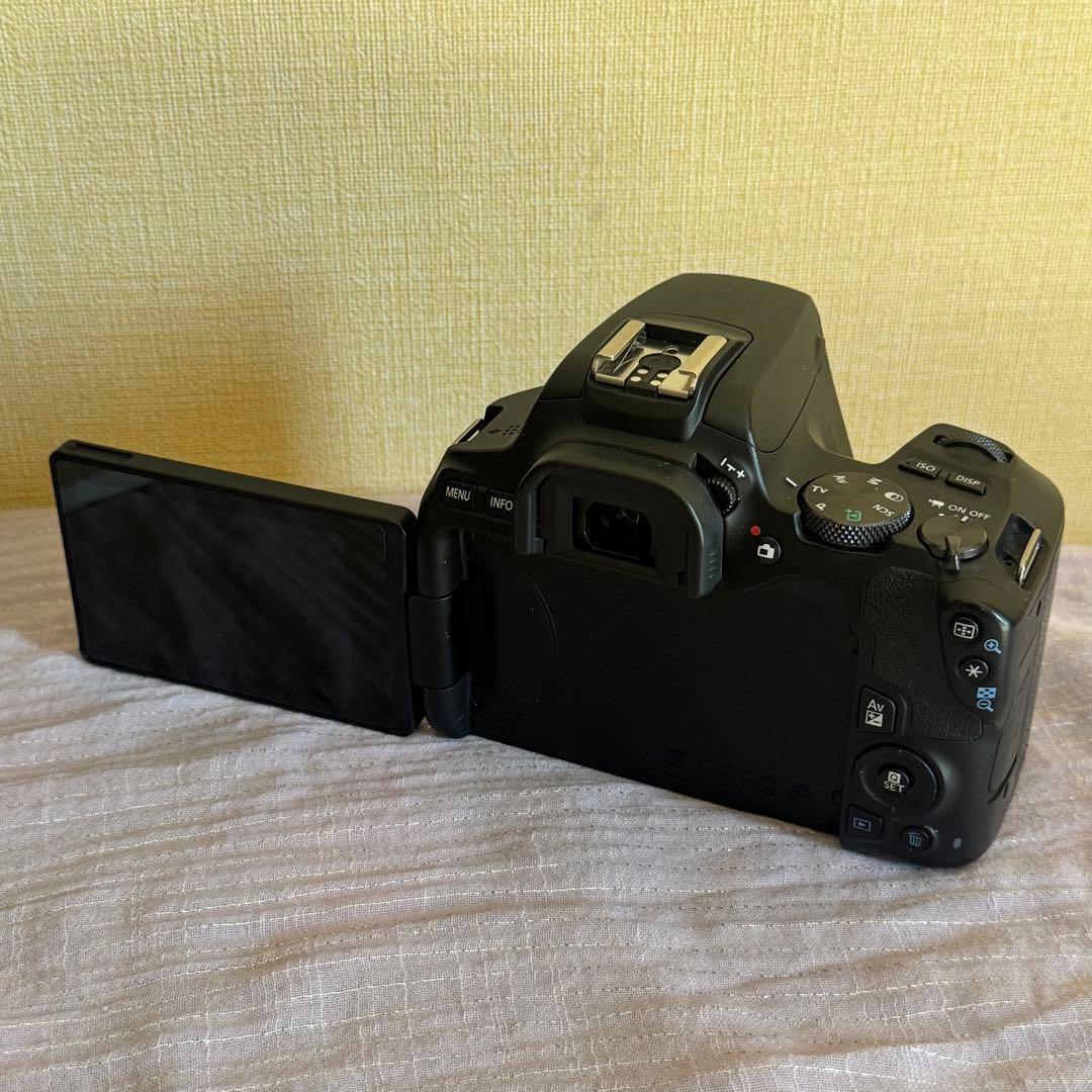 デジタルカメラ canon kiss x10 EF 75-300mm F4-5.6 II