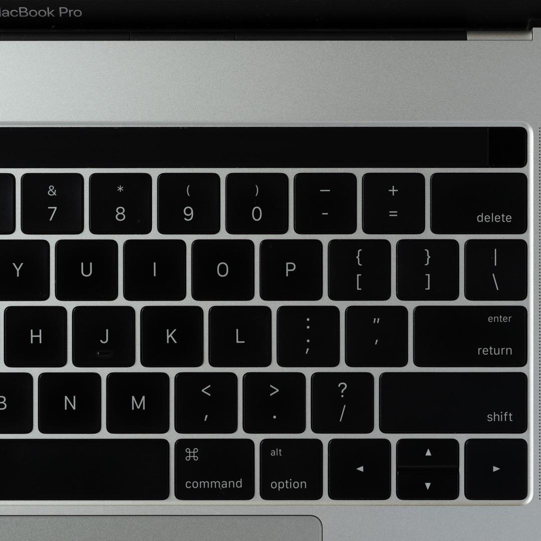 MacBook Pro 2016 15インチ i7 16GB 512GB US