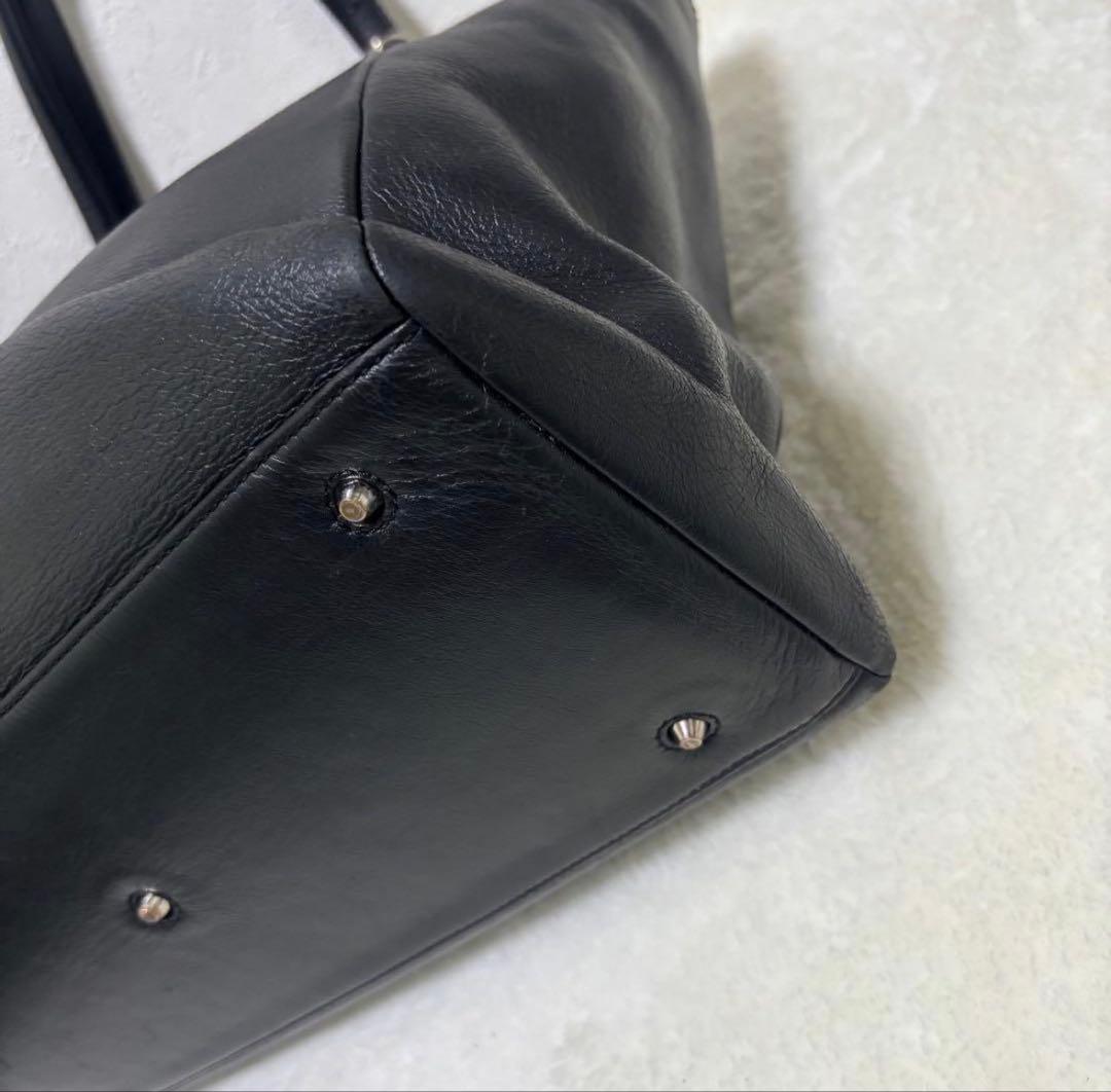 Pid トートバッグ A4可能 ブラック 撥水 革 チャーム付　肩掛け