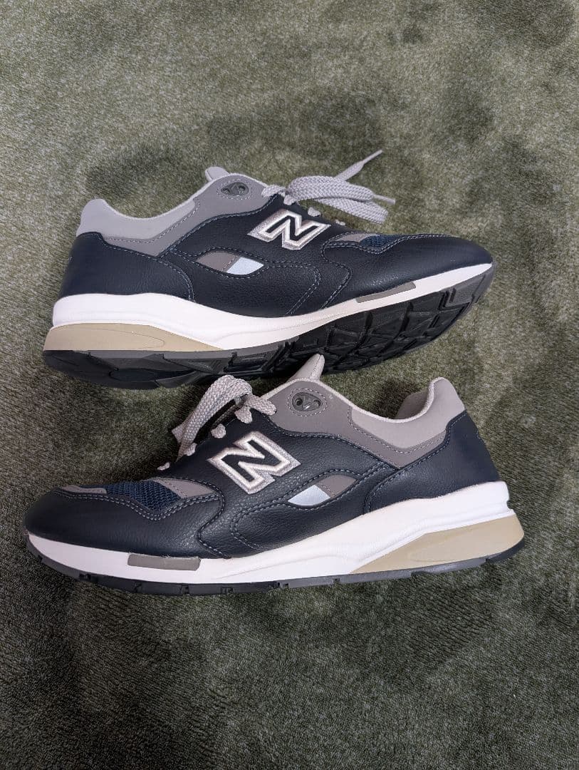 美品 New Balance 1600 ネイビー/グレースニーカー