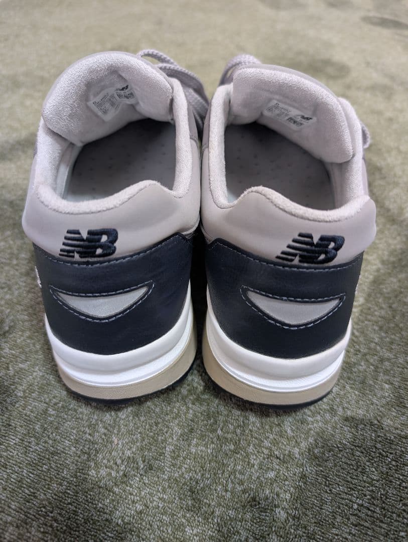 美品 New Balance 1600 ネイビー/グレースニーカー