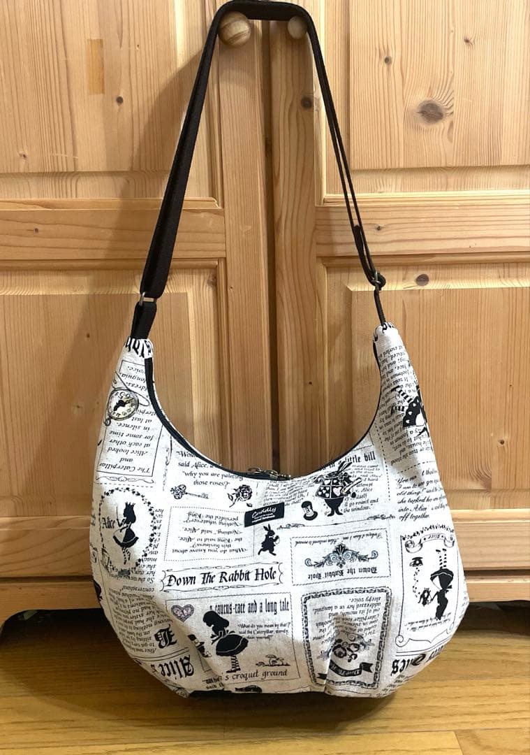 £たかこ£様　アリスのアーチ型ショルダーバッグ　ネコちゃん　トートバック