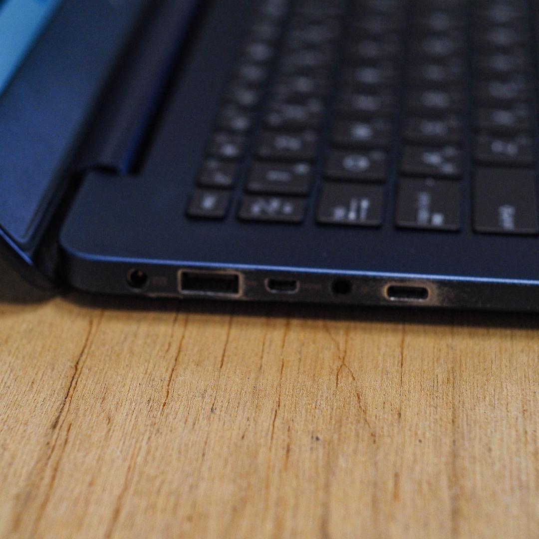 ASUS Zenbook UX430 14、16GB メモリ、512GB SSD