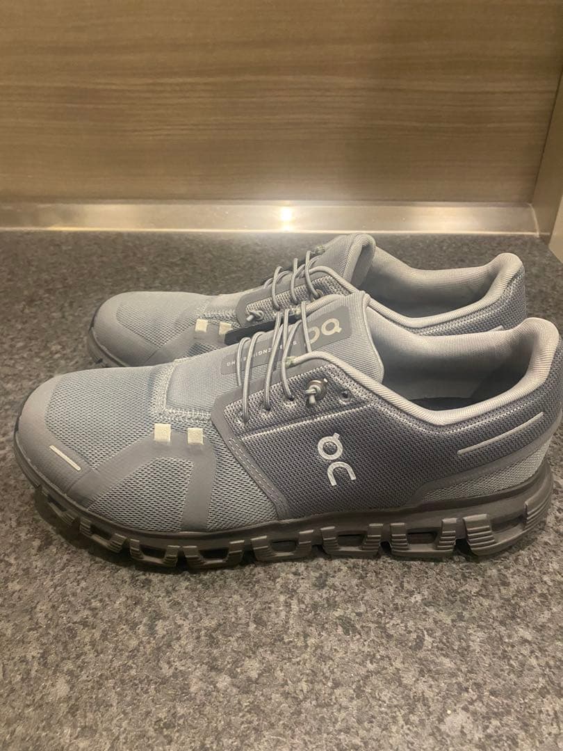 スニーカー 「On」CLOUD 6