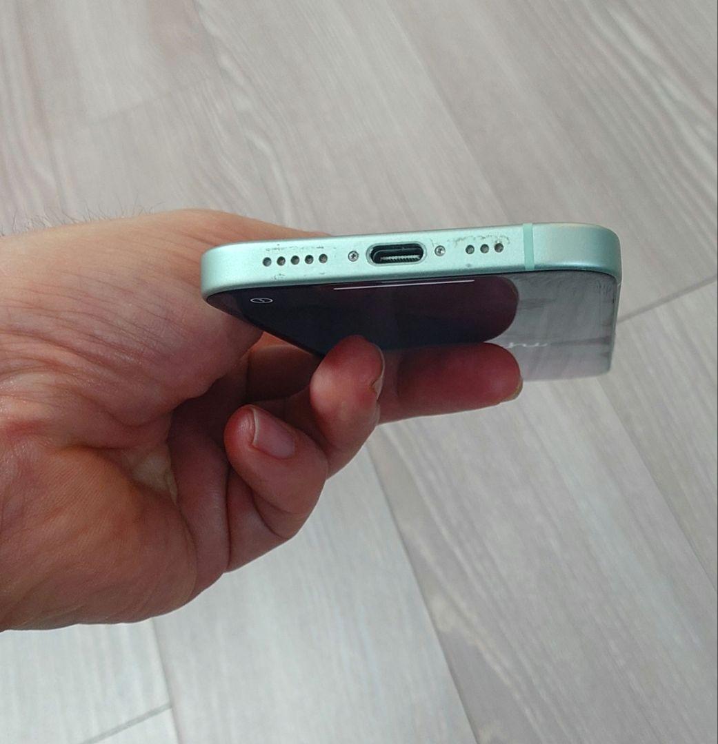 美品　Apple iPhone 15 256GBミッドナイトグリーン