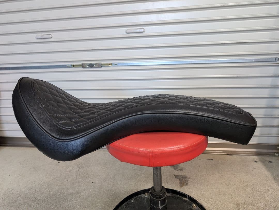 ホンダ　マグナ250 コブラシート　タックロール　ダイヤ　　　シート