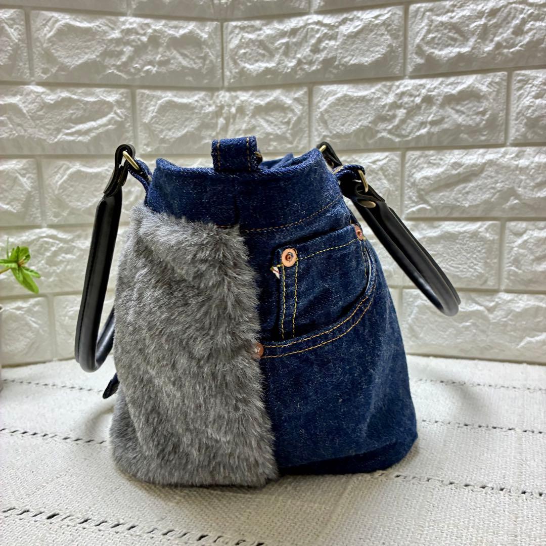 デニムリメイク　濃い色デニムとグレーファーのキューブバック　合皮持ち手・底横長