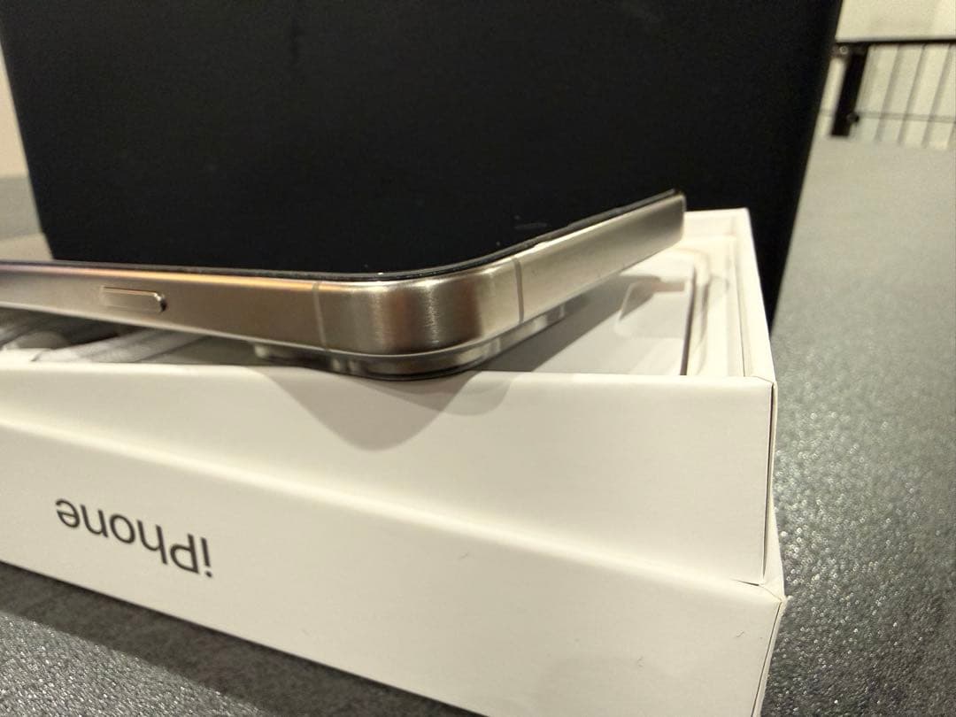 【美品！】iPhone15 Pro Max 256GB ナチュラルチタニウム