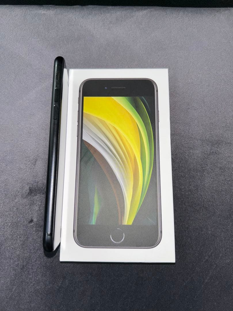 iPhone SE(第2世代) 64GB ブラック 本体 SIMロックあり