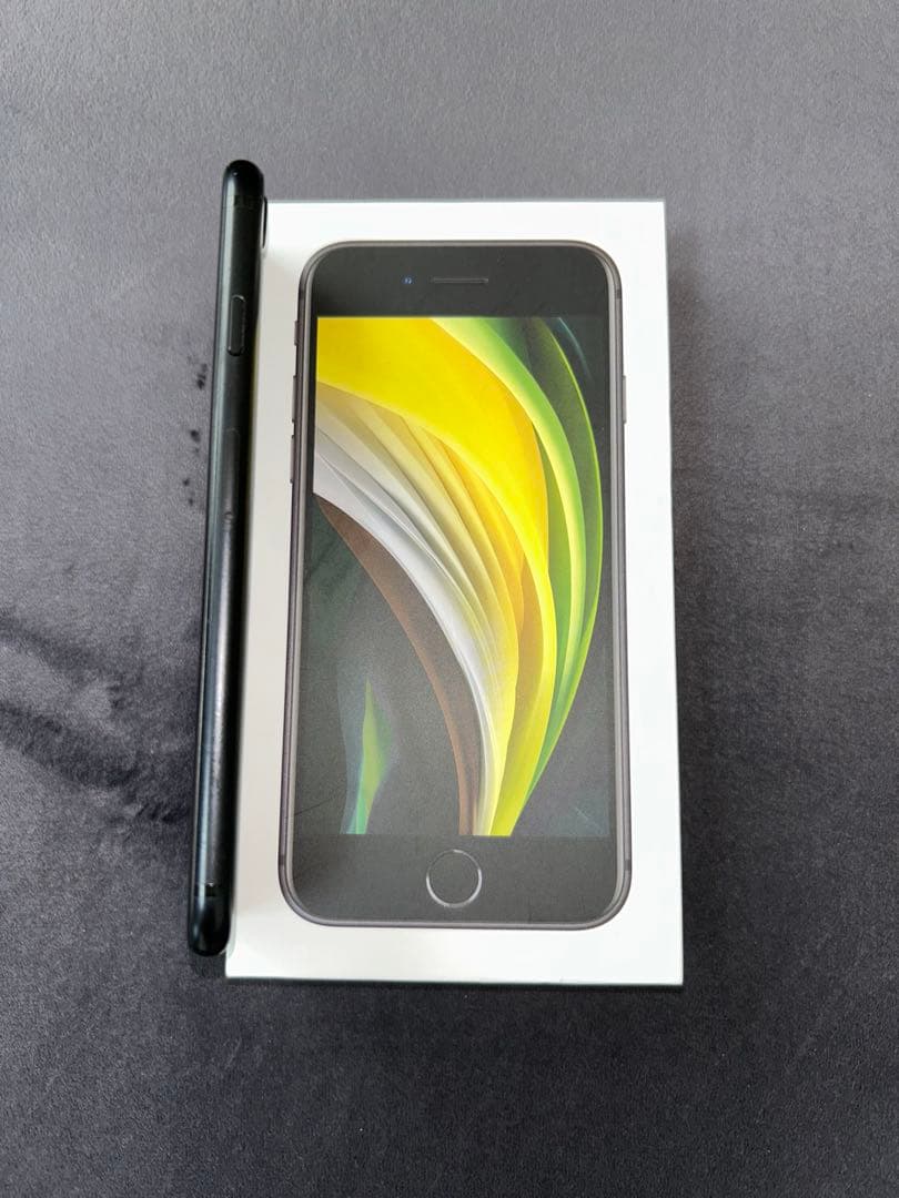 iPhone SE(第2世代) 64GB ブラック 本体 SIMロックあり