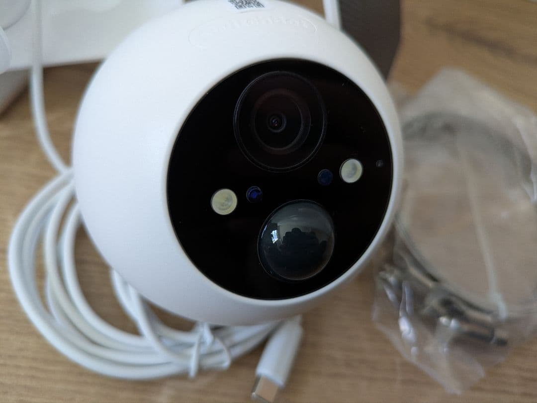 スイッチボット防犯カメラ（ソーラーパネル、マウント付き）