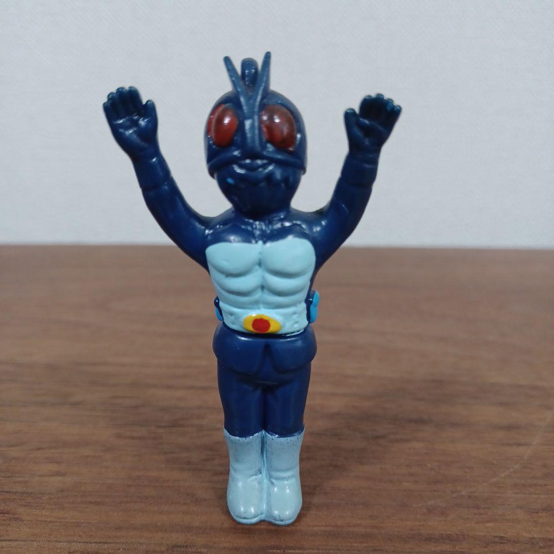 無版権　パチモノ　「仮面ライダー」風ペンダント・トップ　ミニソフビフィギュア