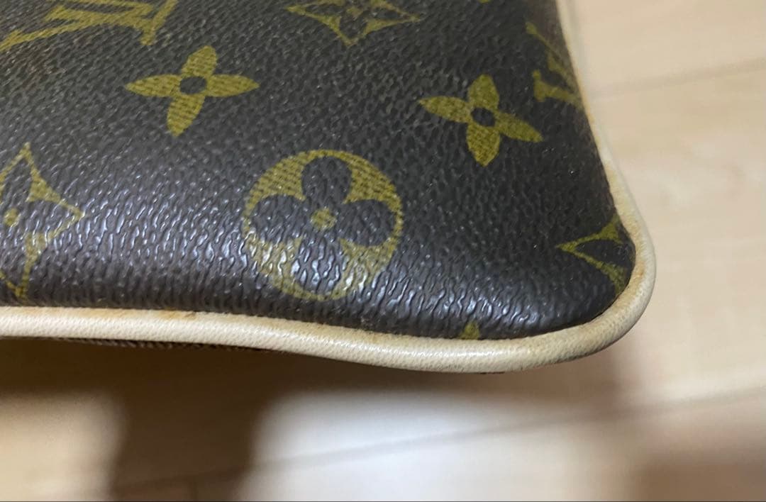 ルイ・ヴィトン モノグラム柄　クッションカバー