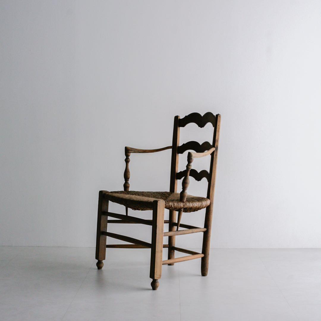 フランスアンティーク　パイン材　ラッシュ編みチェア　肘掛け　無垢材　ブロカント