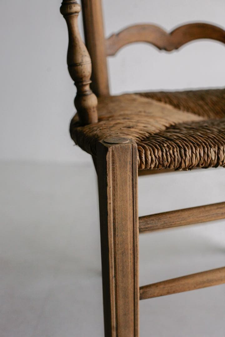 フランスアンティーク　パイン材　ラッシュ編みチェア　肘掛け　無垢材　ブロカント