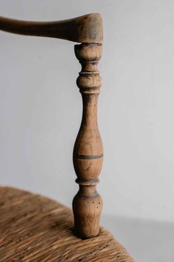 フランスアンティーク　パイン材　ラッシュ編みチェア　肘掛け　無垢材　ブロカント