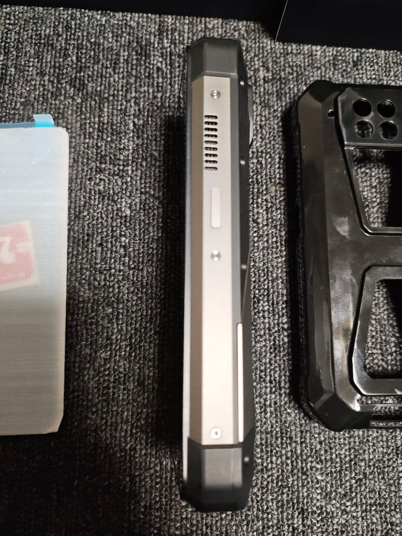 TANK3S Unihearts高性能多機能タフネス プロジェクター付きスマホ