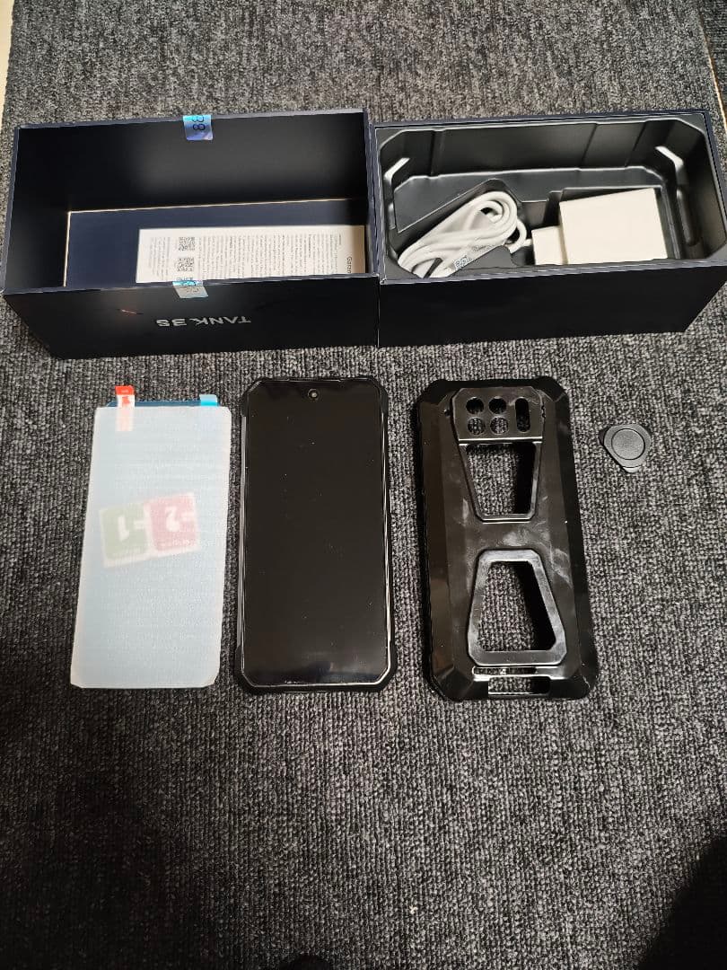 TANK3S Unihearts高性能多機能タフネス プロジェクター付きスマホ