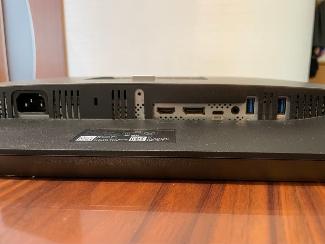 DELLデジタルハイエンド27 4K USB-Cモニター　U2720QM