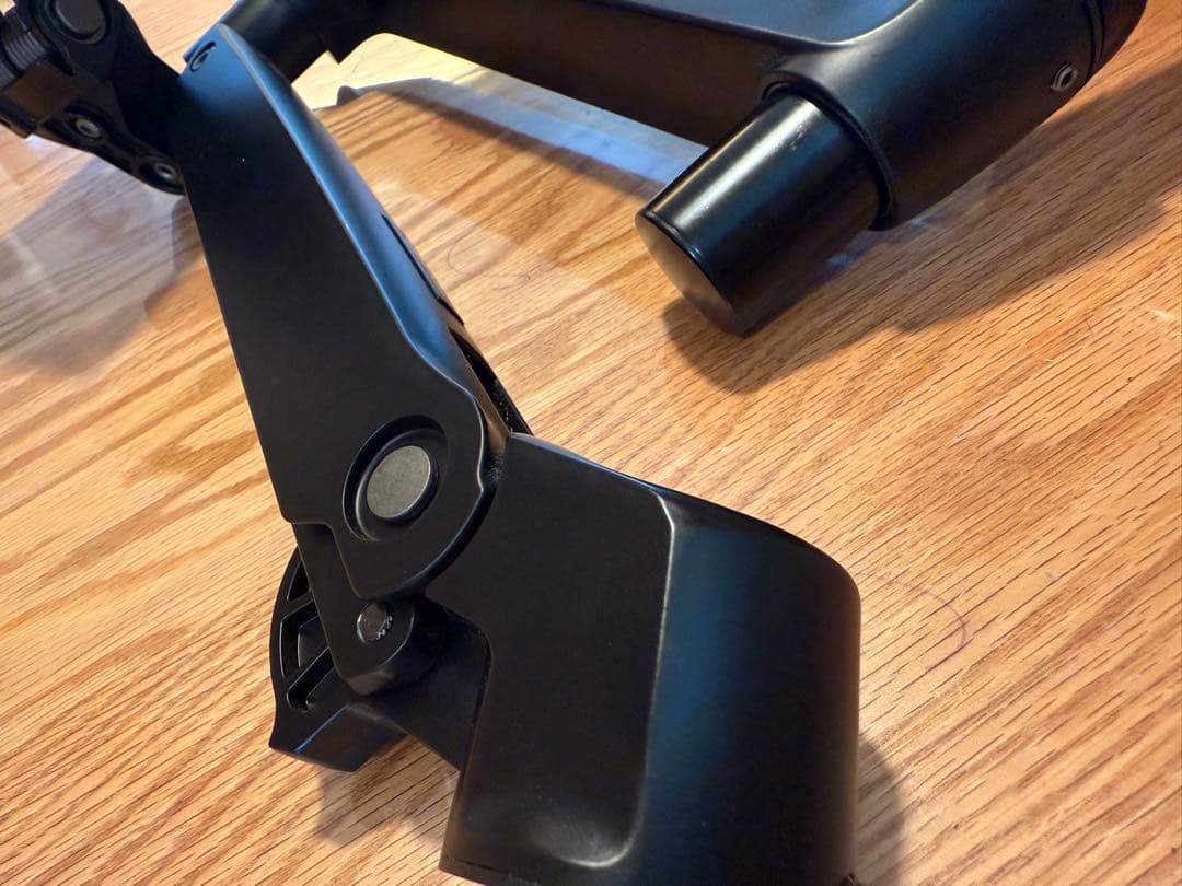 【美品】Amazonベーシック モニターアーム シングル-ディスプレイタイプ